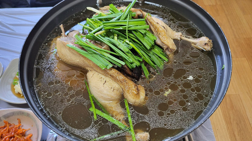 대구 맛집] 달성군 일송정…맛 일품 능이백숙으로 환절기 기력 보충
